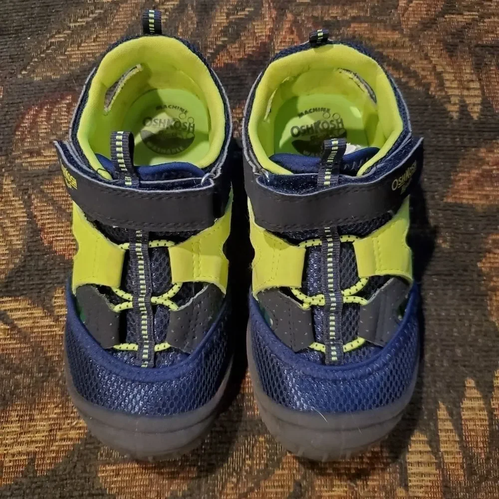 OshKosh B'Gosh Water Shoes Size 12/18.1 cm